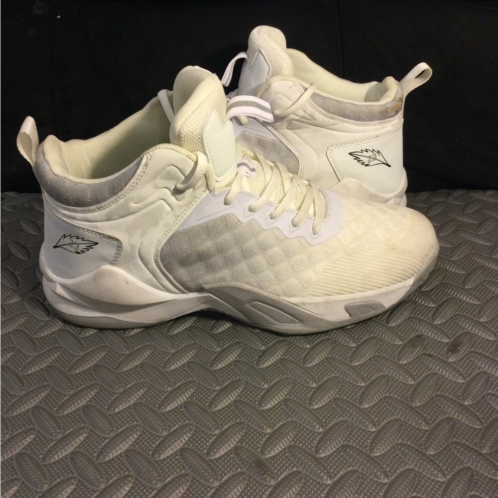 Sport 23 All White Men’s Basketball Sneaker size EU 46